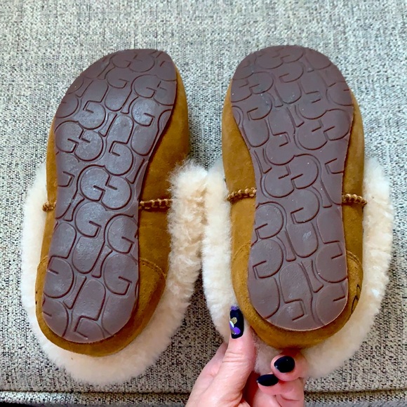 Ugg slippers - Picture 3 of 3
